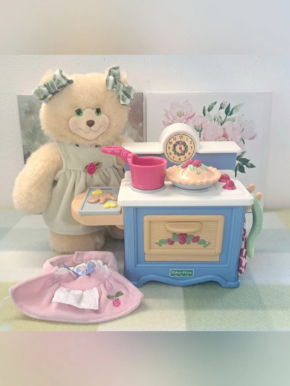 Fisher-Price Briarberry Mollyberry Bear & Kitchen Stove Set Vintage 1998